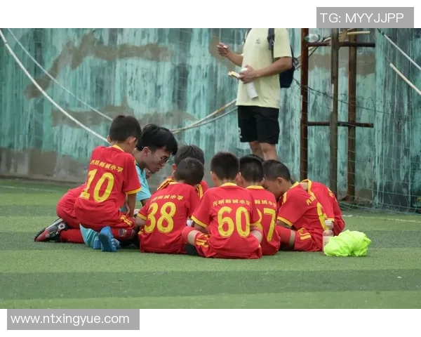 足球明星成长之路：从青训到顶级联赛的奋斗历程与背后故事